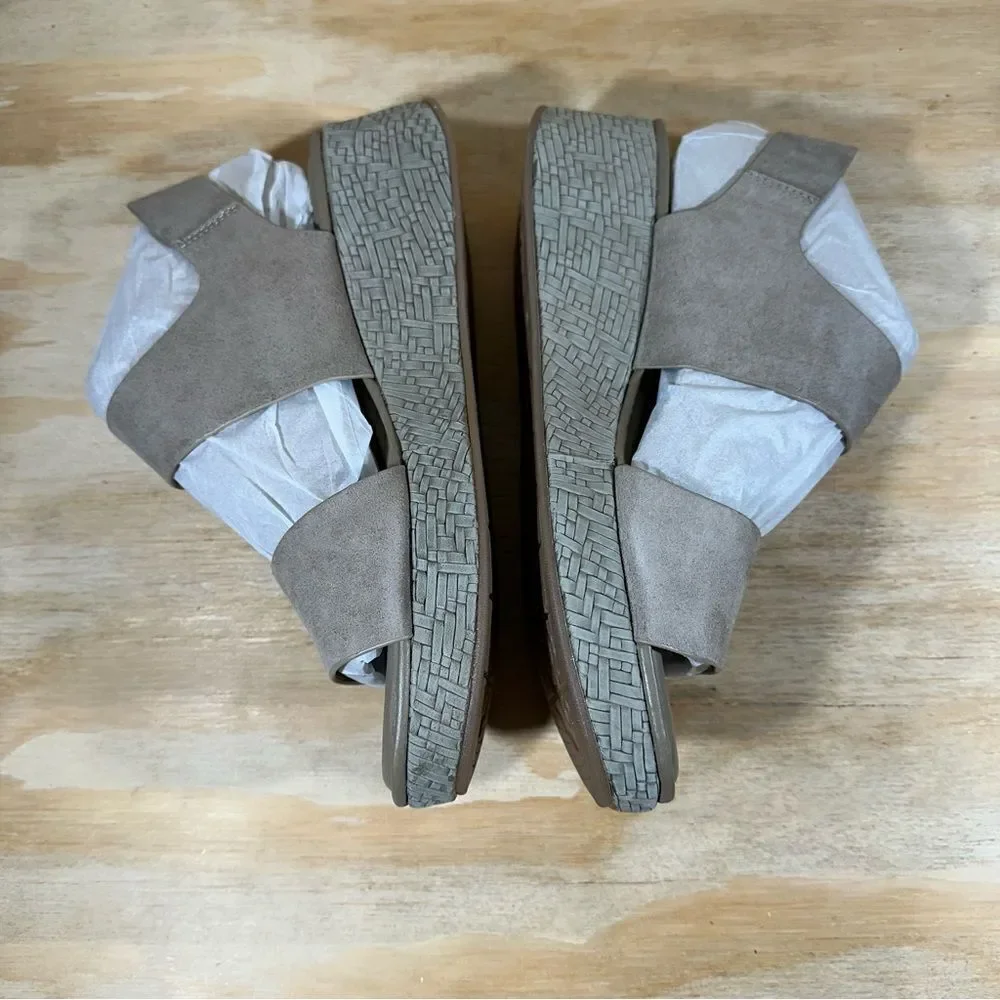 Sofft Faedra Light Grey Ankle Strap Sandals Women’s Size 11